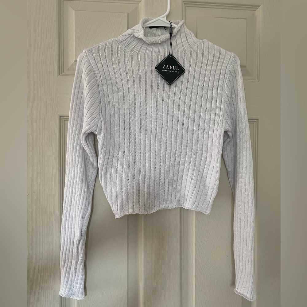 NWT Cropped knit long sleeve sweater